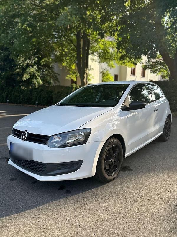 Weiß Gebraucht 2011 VW Polo Trendline Kleinwagen | 5.300 € - Bild 1/4