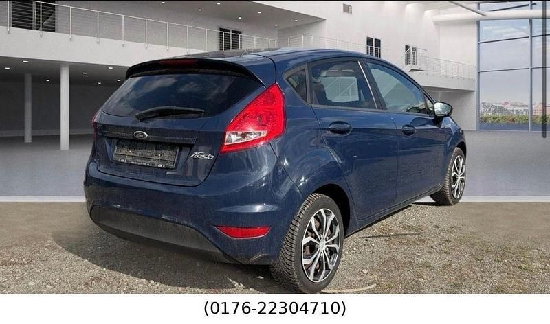 Gebraucht Ford Fiesta Trend 82 PS (60 kW) 2012 Blau Kleinwagen