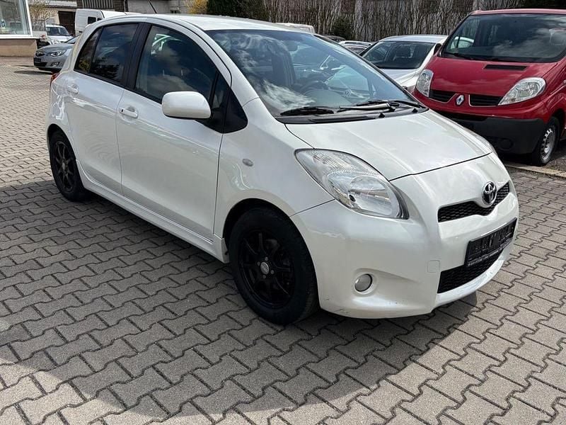 Gebraucht Toyota Yaris 133 PS (97 kW) 2010 Weiß Kleinwagen