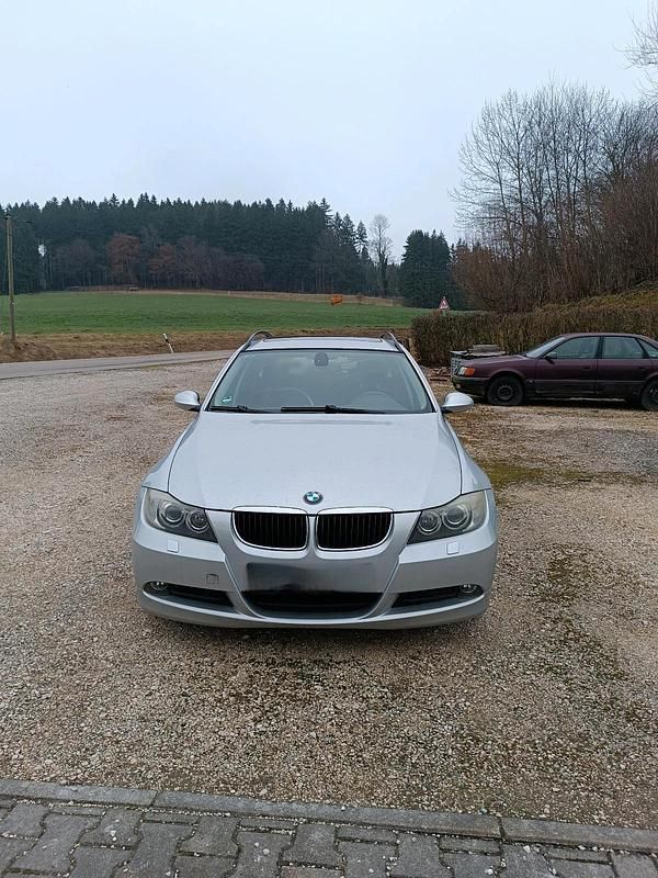Gebraucht BMW 320 150 PS (110 kW) 2007 Silber Kombi