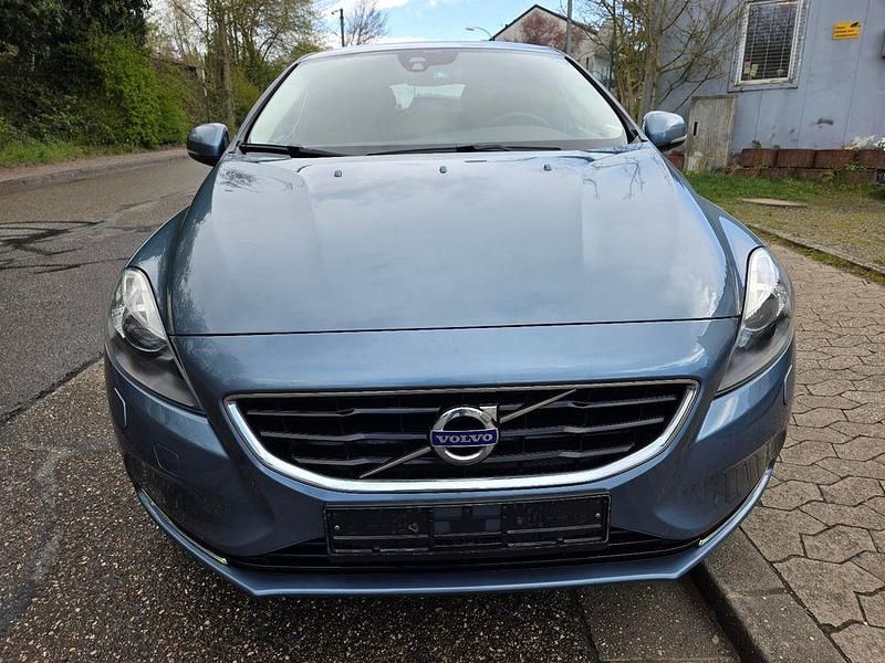 Gebraucht Volvo V40 Summum 150 PS (110 kW) 2012 Blau Kleinwagen
