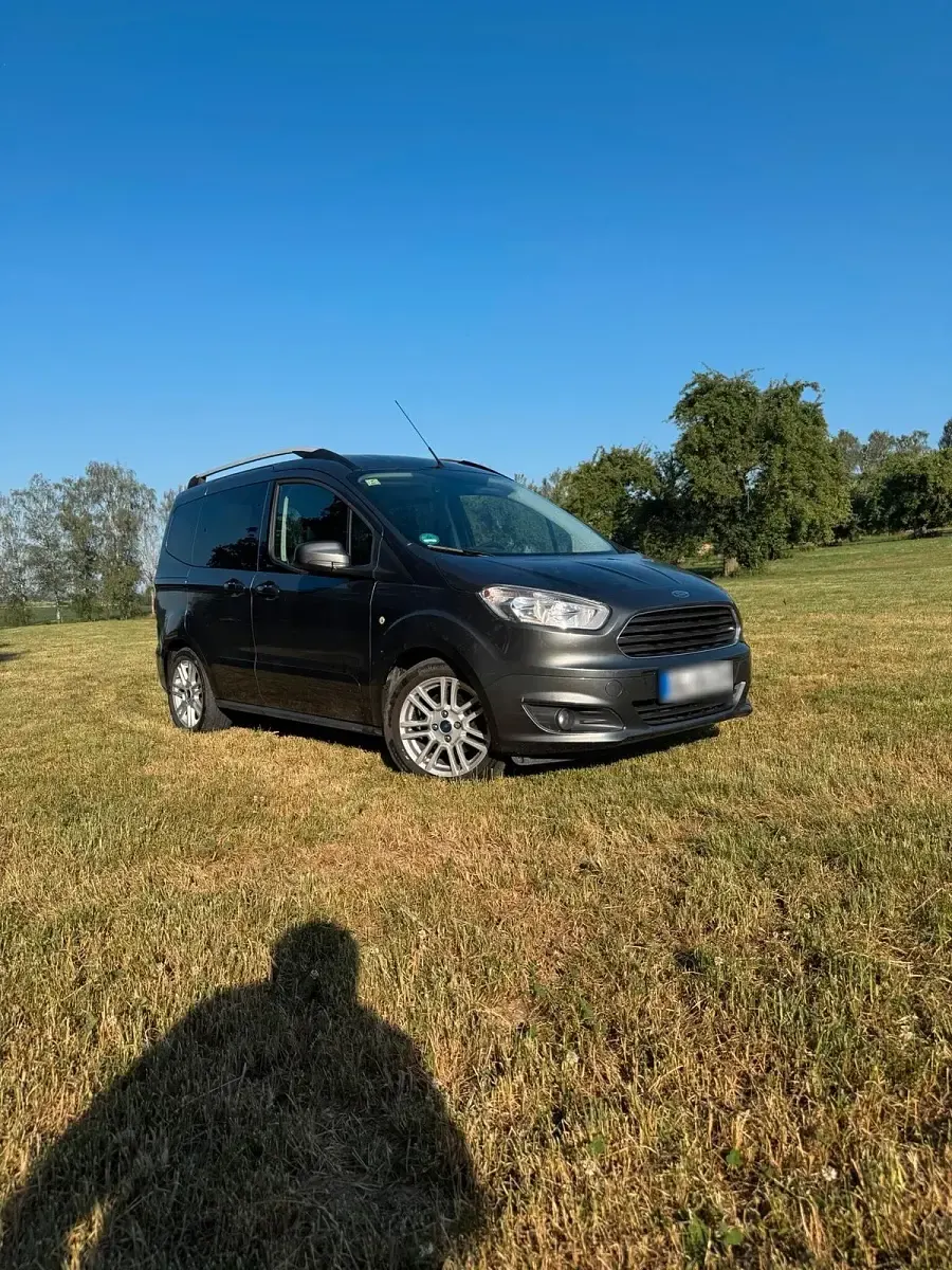 Gebraucht Ford Tourneo Courier Titanium 101 PS (74 kW) 2018 Grau Van / Kleinbus