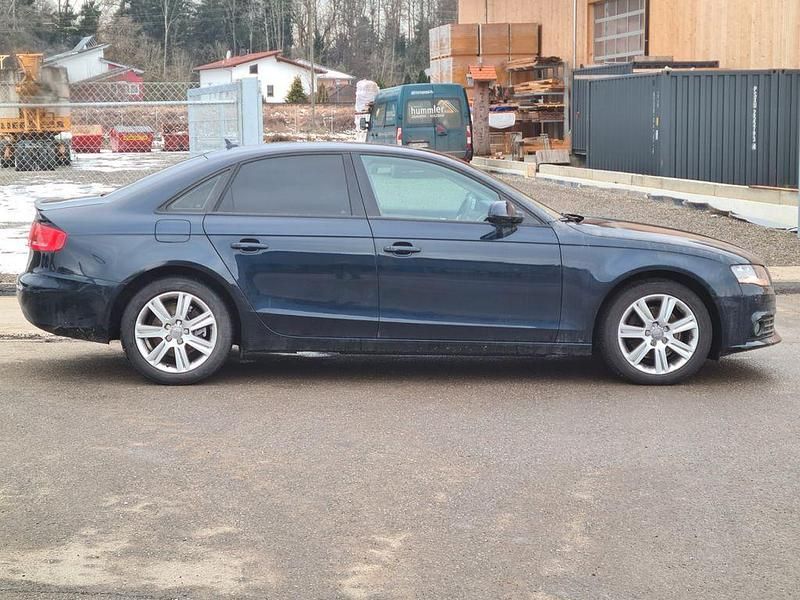 Gebraucht Audi A4 Attraction 179 PS (131 kW) 2009 Blau Limousine