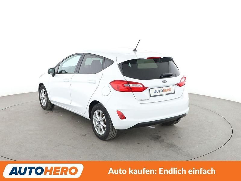 Gebraucht Ford Fiesta Trend 86 PS (63 kW) 2018 Weiß Limousine