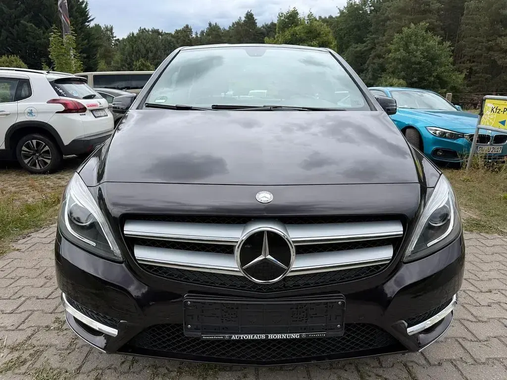 Gebraucht Mercedes B200 136 PS (100 kW) 2014 Violett Kleinwagen