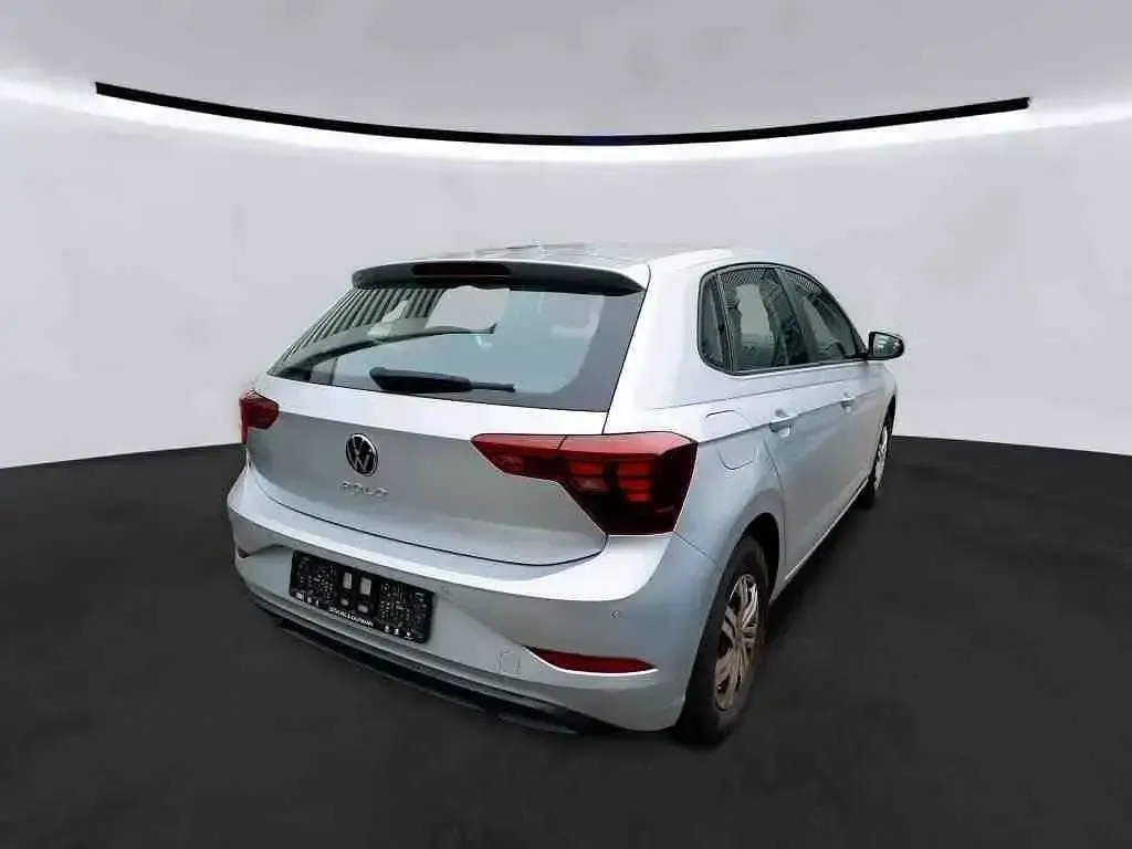 Gebraucht VW Polo Basis 80 PS (58 kW) 2023 Silber Kleinwagen