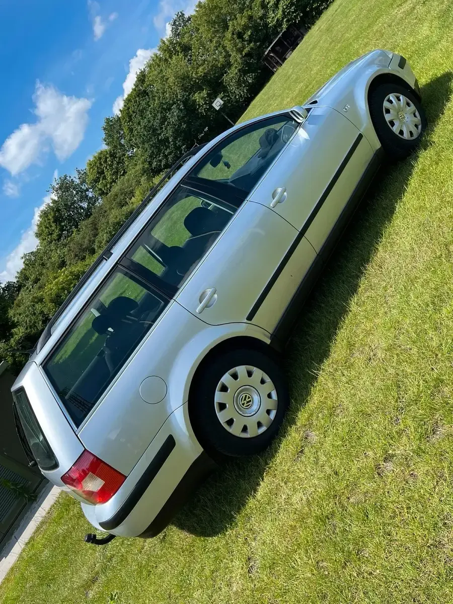 Gebraucht VW Passat 105 PS (77 kW) 2024 Grau Kombi