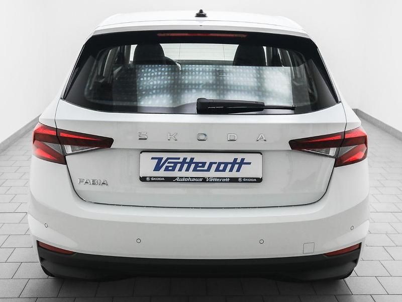 Neu Skoda Fabia Essence 80 PS (58 kW) 2025 Weiss Kleinwagen