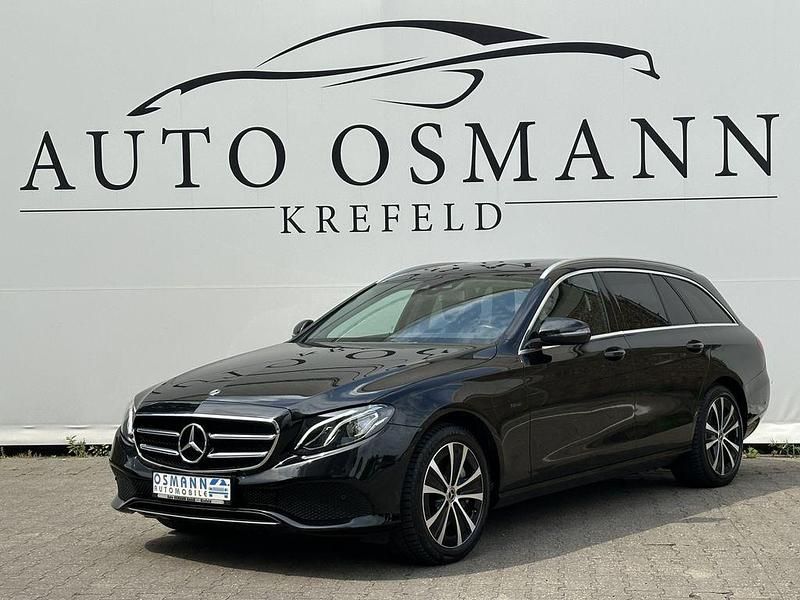 Obsidianschwarz metalliclack Gebraucht 2020 Mercedes E300 Avantgarde Kombi | 26.350 € (Fairer Preis) - Bild 1/4
