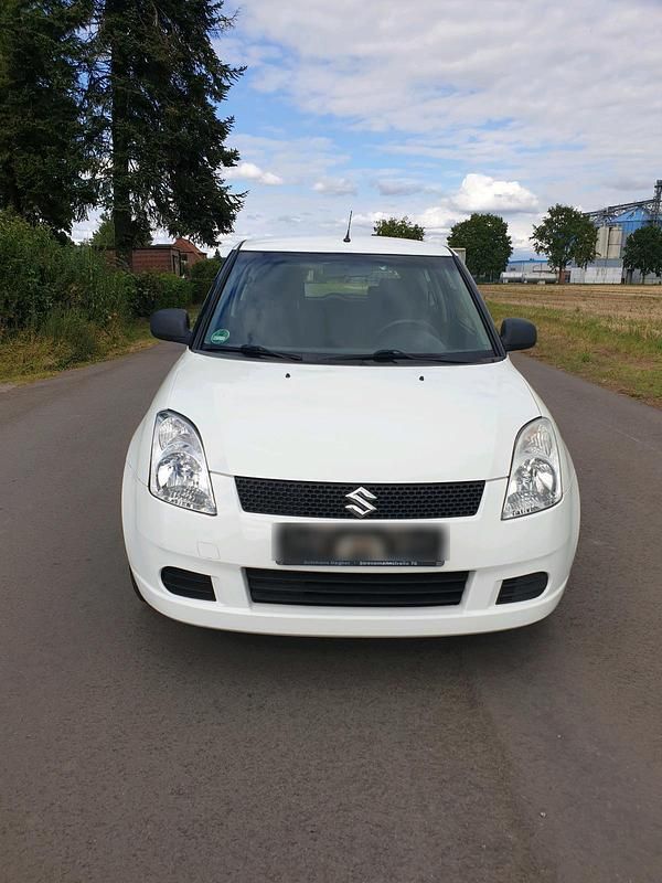 Weiß Gebraucht 2007 Suzuki Swift Kleinwagen | 1.000 € (Superpreis) - Bild 1/4