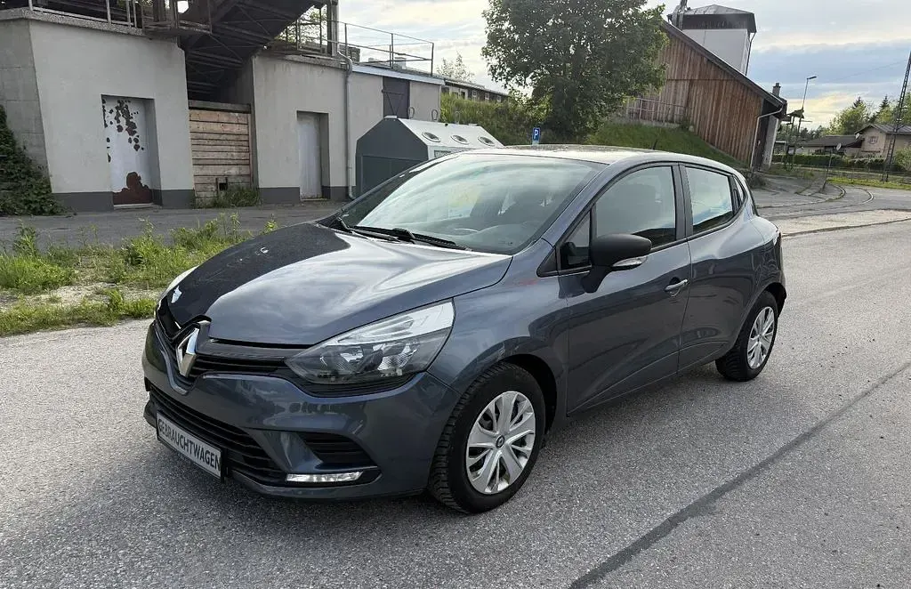 Gebraucht Renault Clio IV Life 73 PS (53 kW) 2016 Grau Limousine