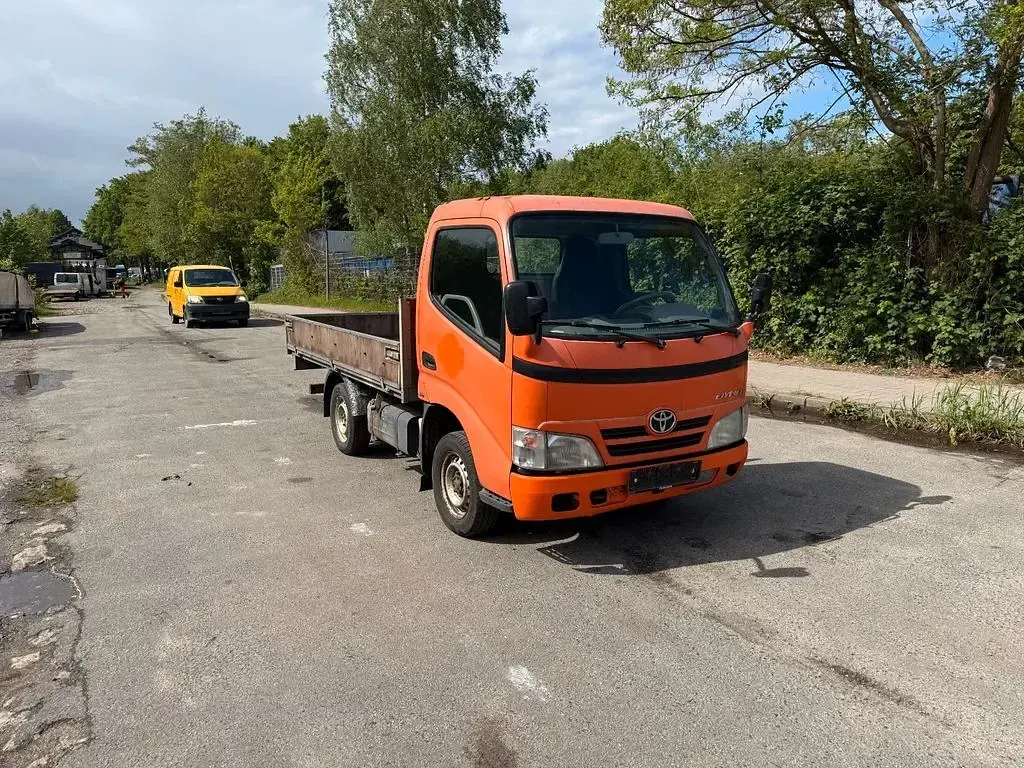 Gebraucht Toyota Dyna 109 PS (80 kW) 2010 Orange Pickup