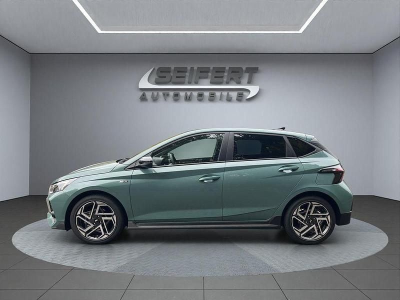 Neu Hyundai i20 N Line 101 PS (74 kW) 2025 Mangrove green / mic Limousine