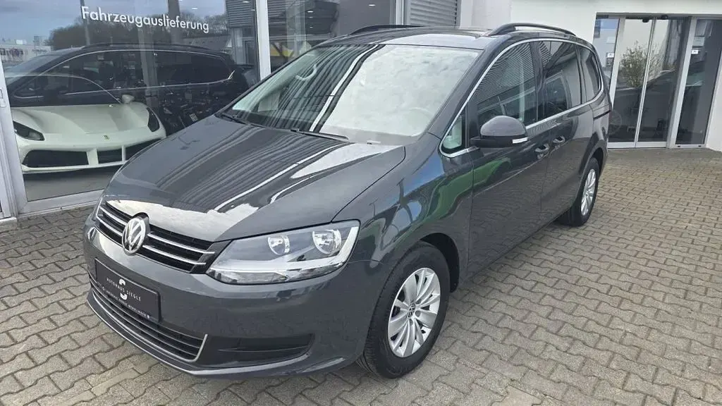 Gebraucht VW Sharan Comfortline 150 PS (110 kW) 2022 Uranograu Van / Kleinbus
