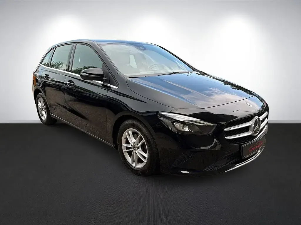 Gebraucht Mercedes B180 Business 116 PS (85 kW) 2019 Schwarz Kleinwagen