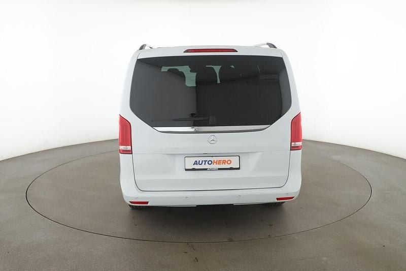 Gebraucht Mercedes V300 Avantgarde Edition 239 PS (175 kW) 2020 Weiß Van / Kleinbus