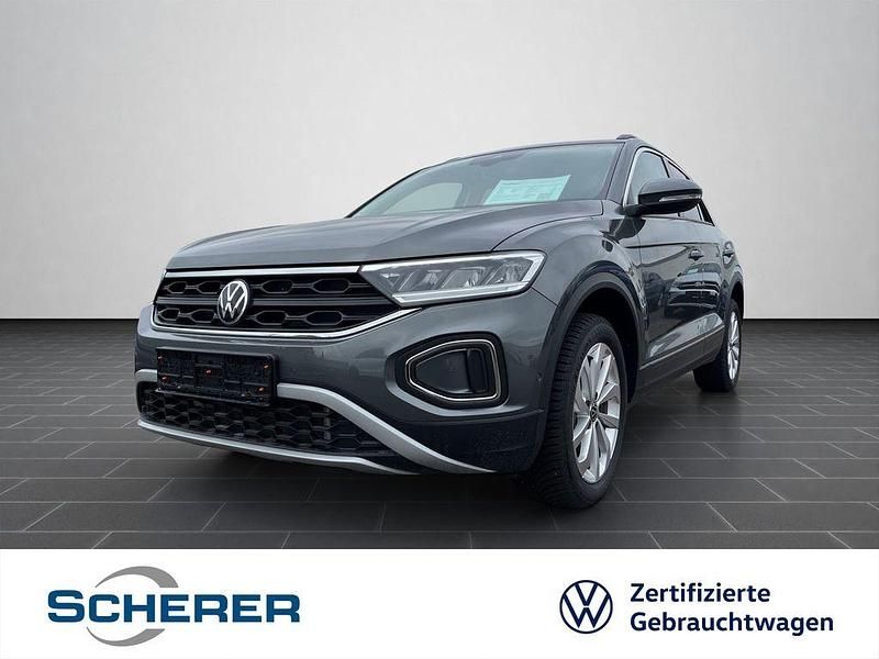 Indiumgraumetallic (metallic) Gebraucht 2025 VW T-Roc Life SUV | 27.480 € (Superpreis) - Bild 1/4