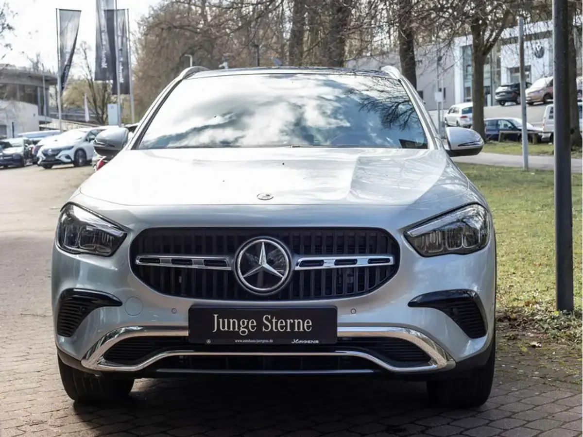 Gebraucht Mercedes GLA200 Progressive 150 PS (110 kW) 2024 Silber hightech silver metall SUV