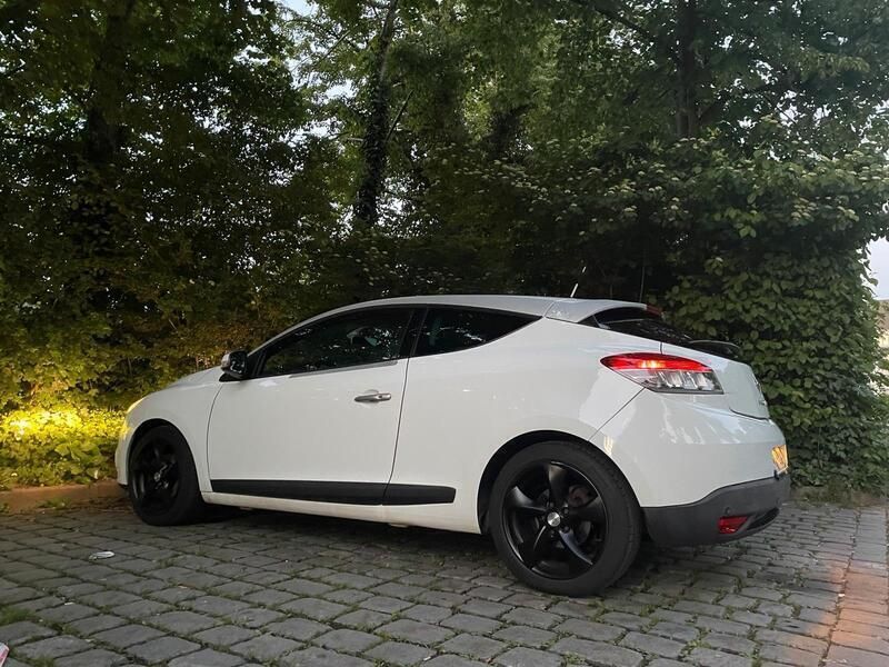 Weiß Gebraucht 2009 Renault Mégane Coupé Coupé | 3.700 € - Bild 1/4