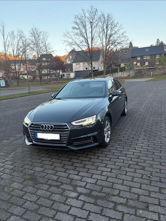 Gebraucht Audi A4 Comfort 150 PS (110 kW) 2019 Grau Kombi