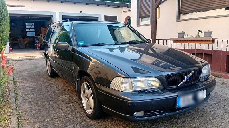 Grau Gebraucht 1998 Volvo V70 Kombi | 2.200 € - Bild 1/4