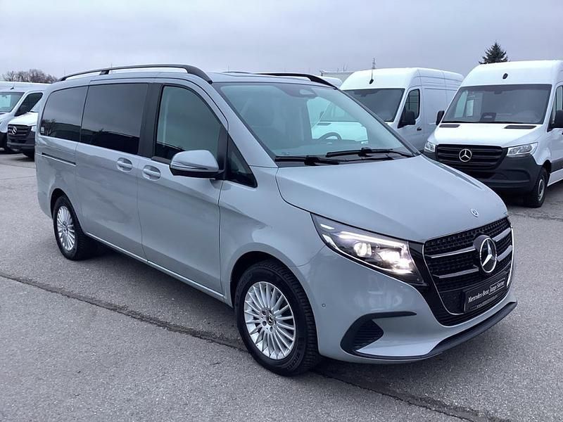 Gebraucht Mercedes V300 Style 237 PS (174 kW) 2025 Grau Van / Kleinbus