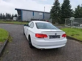 Gebraucht BMW 320 Sport Line 170 PS (125 kW) 2009 Weiß Coupé