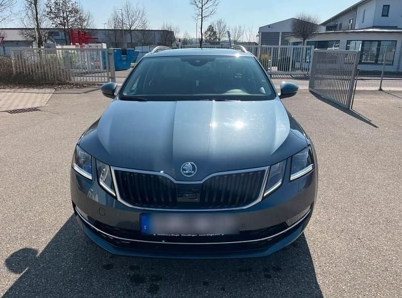 Grau Gebraucht 2019 Skoda Octavia Limousine | 17.000 € (Etwas zu teuer) - Bild 1/4