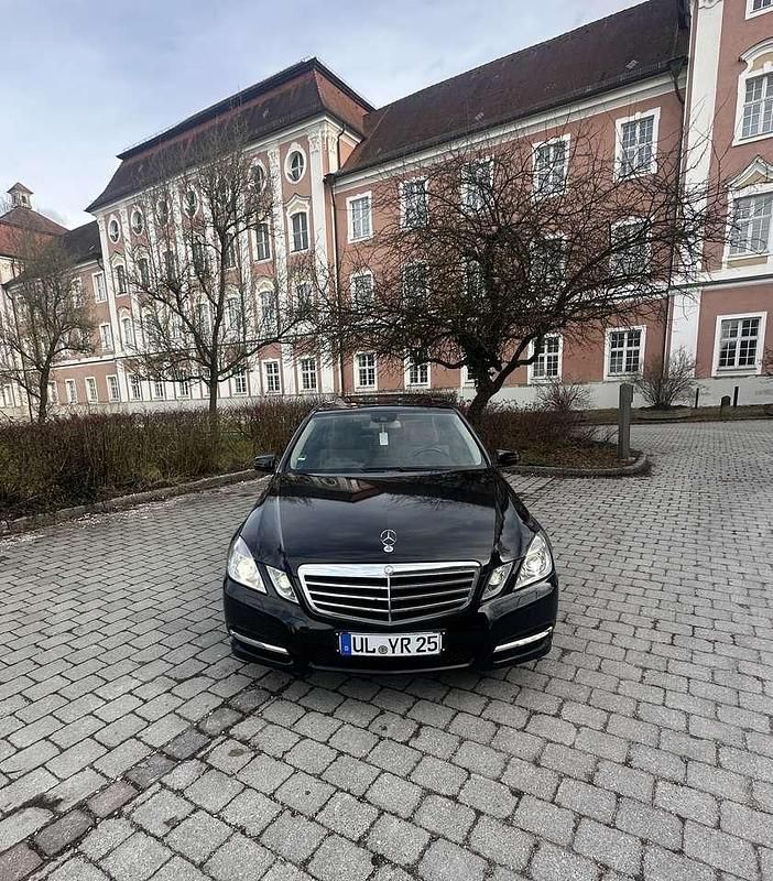 Gebraucht Mercedes E500 Elegance 392 PS (288 kW) 2010 Limousine