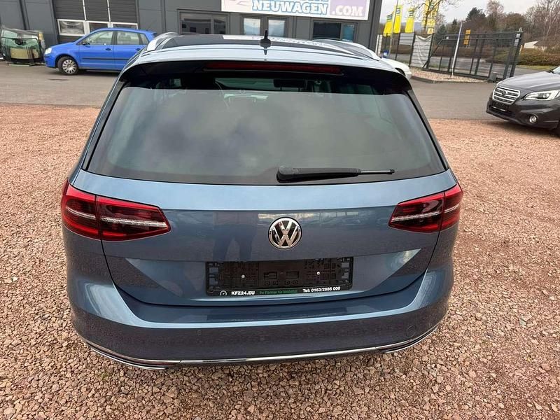 Gebraucht VW Passat Highline 220 PS (161 kW) 2017 Harvard blue metallic Kombi