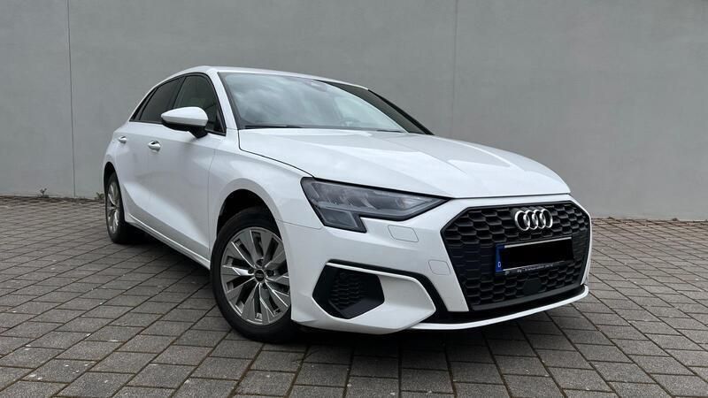 Weiß Gebraucht 2021 Audi A3 Sportback e-tron S-Line Limousine | 24.599 € (Superpreis) - Bild 1/4