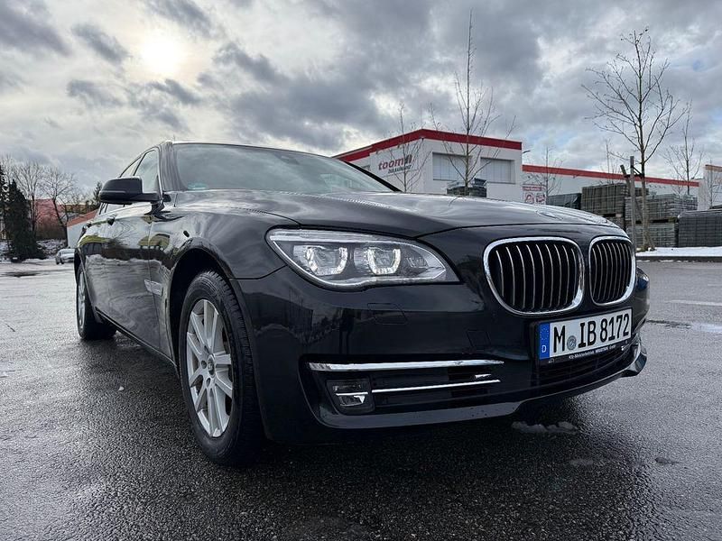 Schwarz Gebraucht 2013 BMW 730 Performance Limousine | 13.999 € (Fairer Preis) - Bild 1/4