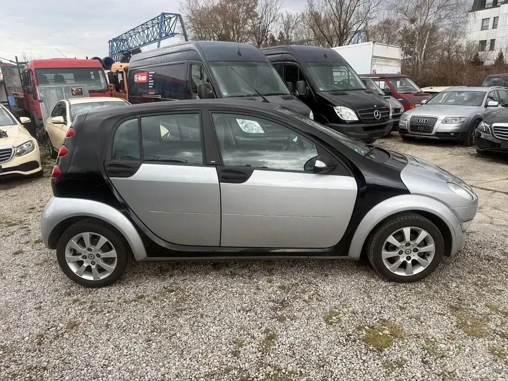 Używany Smart ForFour Basis 95 KM (69 kW) 2004 Czarny Hatchback