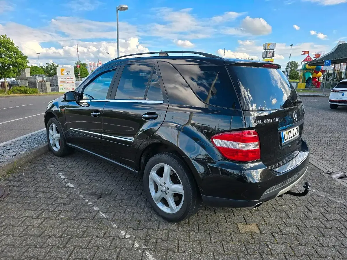 Gebraucht Mercedes ML300 190 PS (139 kW) 2007 Schwarz SUV
