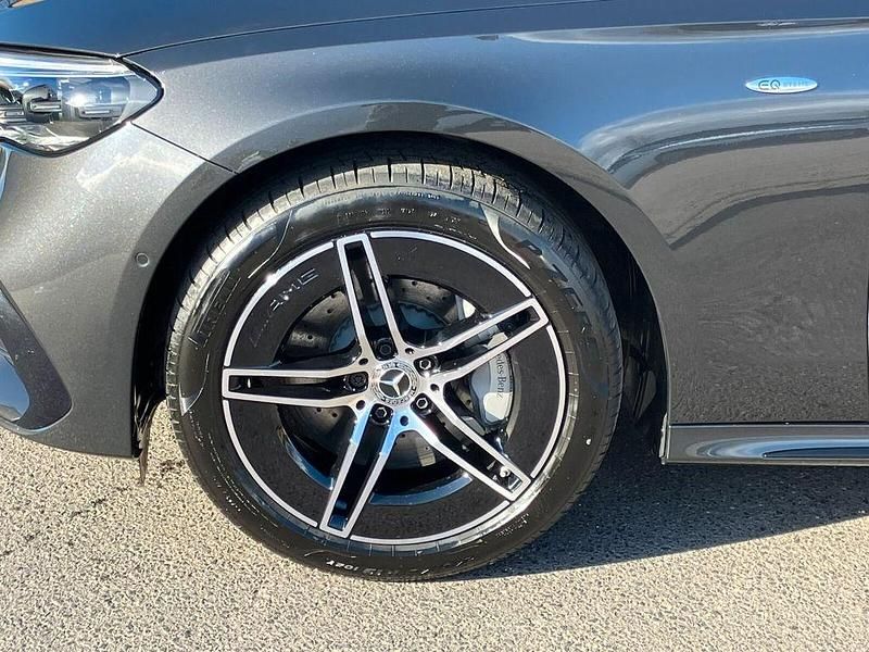 Gebraucht Mercedes E300 AMG line 313 PS (230 kW) 2024 Grau Limousine