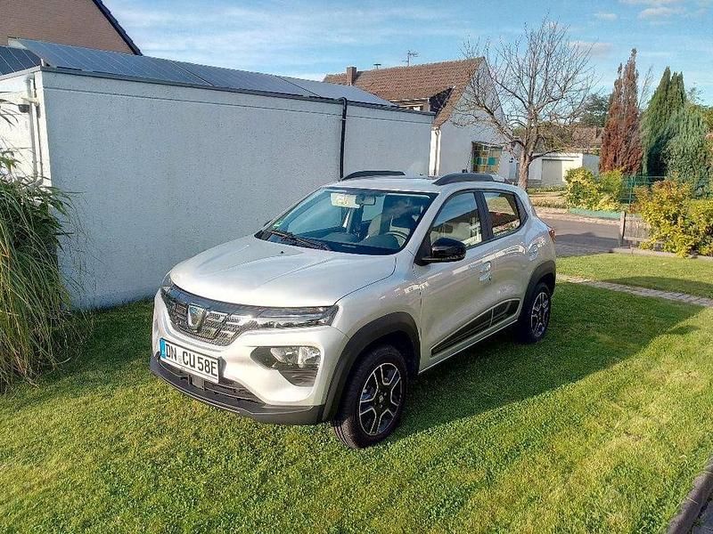 Silber Gebraucht 2022 Dacia Spring Comfort Plus Kleinwagen | 9.600 € (Guter Preis) - Bild 1/4