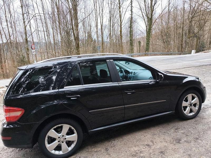Gebraucht Mercedes ML350 231 PS (169 kW) 2010 Schwarz SUV