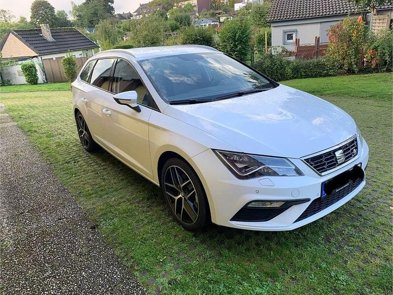 Weiß Gebraucht 2019 Seat Leon ST FR Kombi | 18.990 € (Fairer Preis) - Bild 1/4