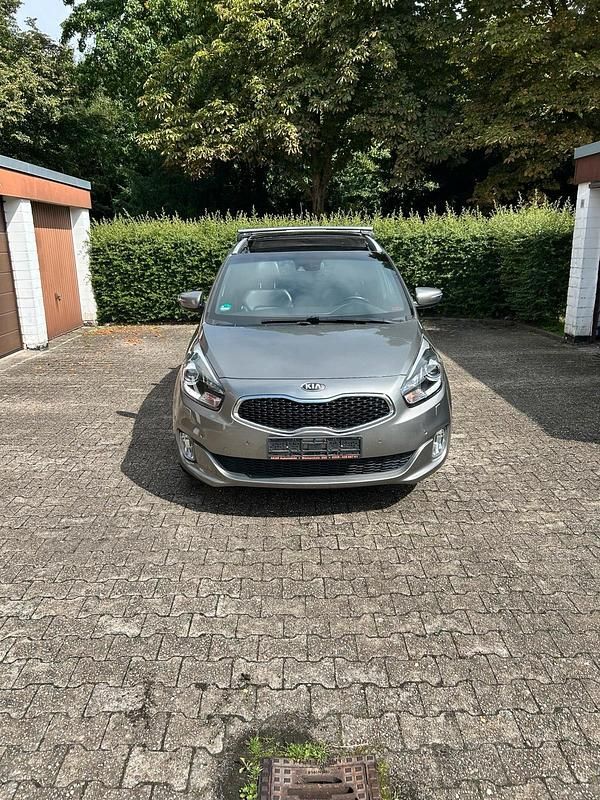 Grau Gebraucht 2013 Kia Carens Spirit Van / Kleinbus | 8.000 € (Fairer Preis) - Bild 1/4