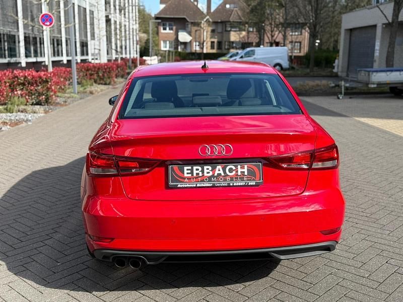 Gebraucht Audi A3 Comfort 150 PS (110 kW) 2019 Rot Limousine