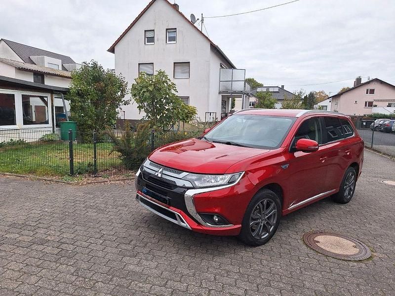 Rot Gebraucht 2019 Mitsubishi Outlander P-HEV Plus SUV | 19.900 € (Guter Preis) - Bild 1/4