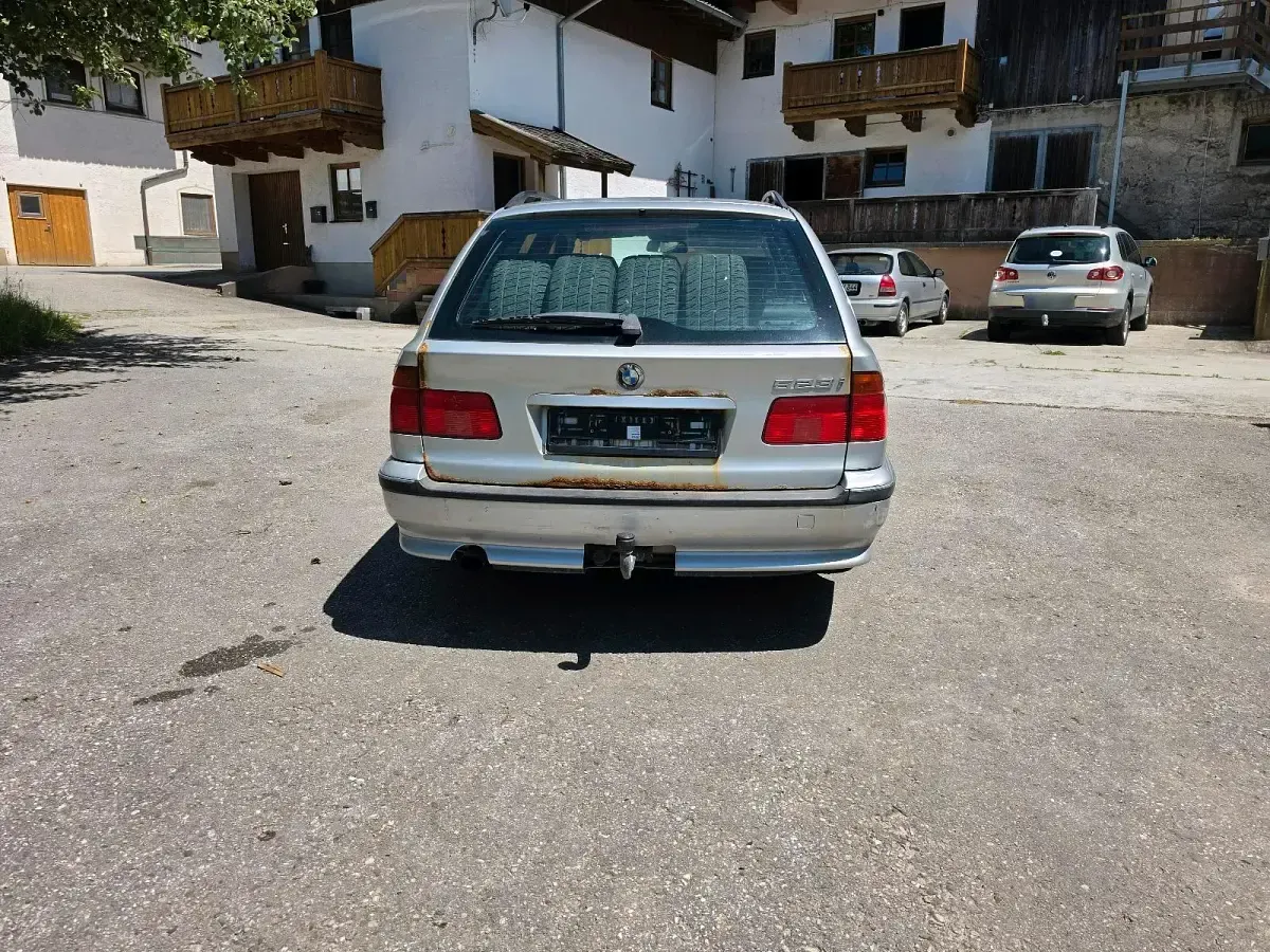 Gebraucht BMW 523 170 PS (125 kW) 1998 Silber Kombi