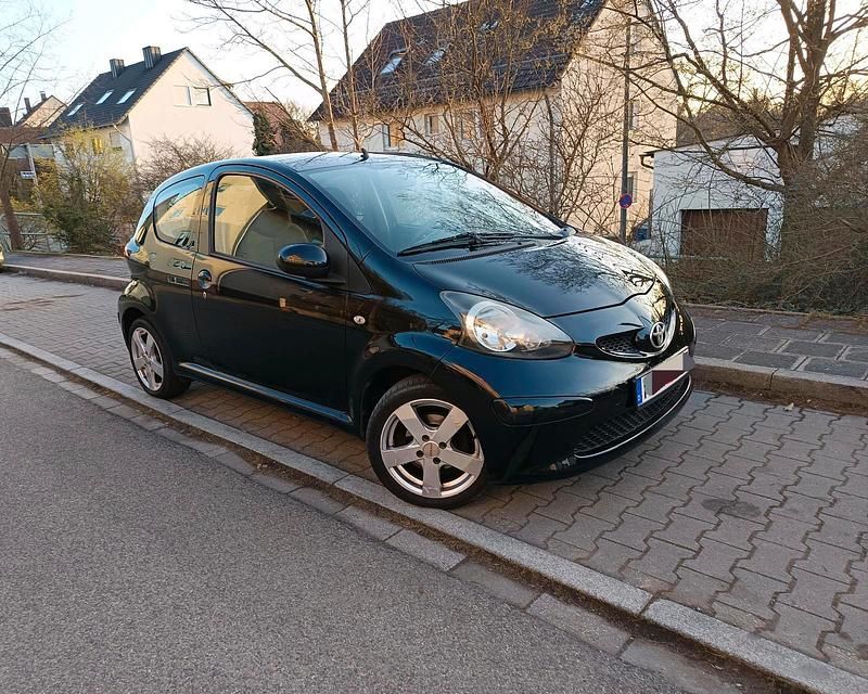 Gebraucht Toyota Aygo 68 PS (50 kW) 2007 Schwarz Kleinwagen