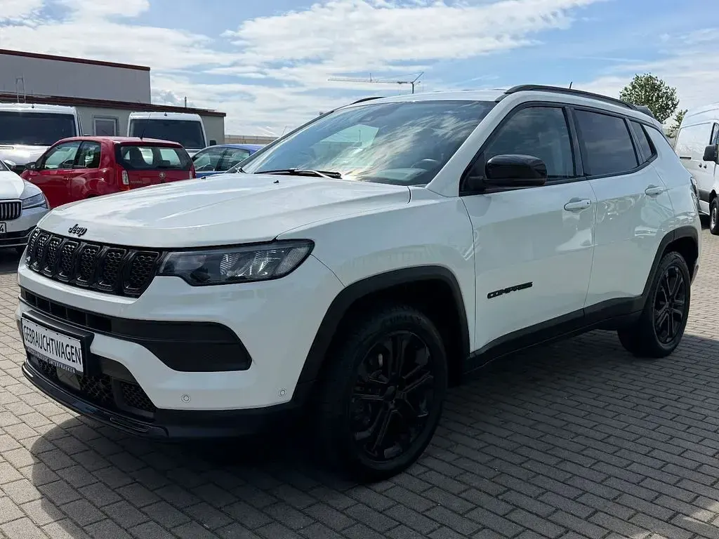 Occasion Jeep Compass Night Eagle 131 ch (96 kW) 2023 Blanc SUV