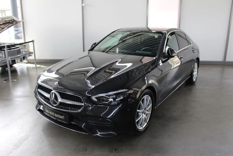 Grau , metalliclack graphitgrau Gebraucht 2022 Mercedes C180 Avantgarde Limousine | 34.690 € (Fairer Preis) - Bild 1/4