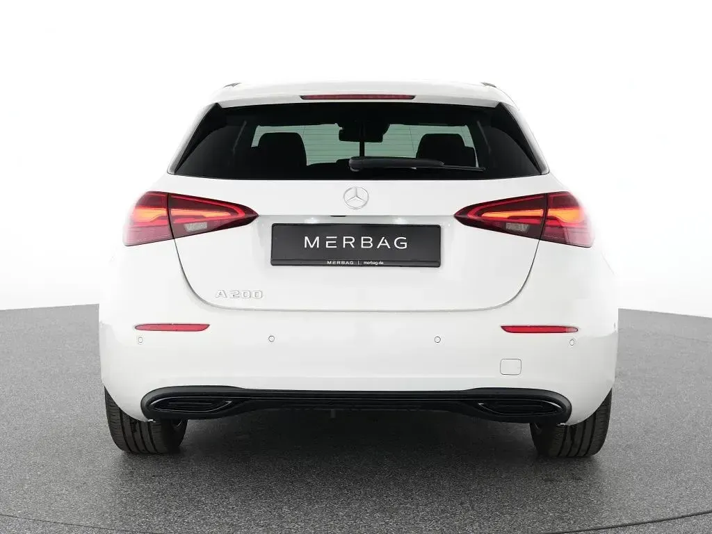 Gebraucht Mercedes A200 Advanced 163 PS (119 kW) 2025 Weiß Limousine