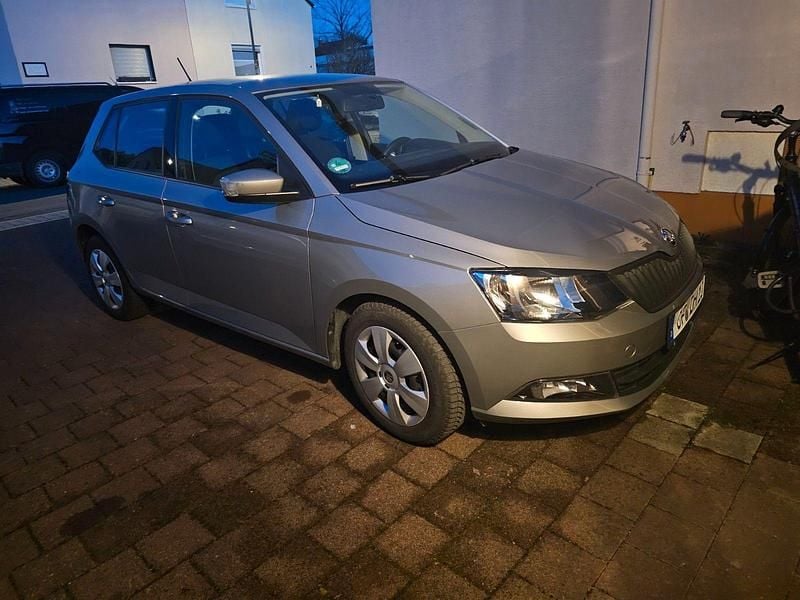 Silber Gebraucht 2017 Skoda Fabia Active Kleinwagen | 8.800 € (Guter Preis) - Bild 1/4
