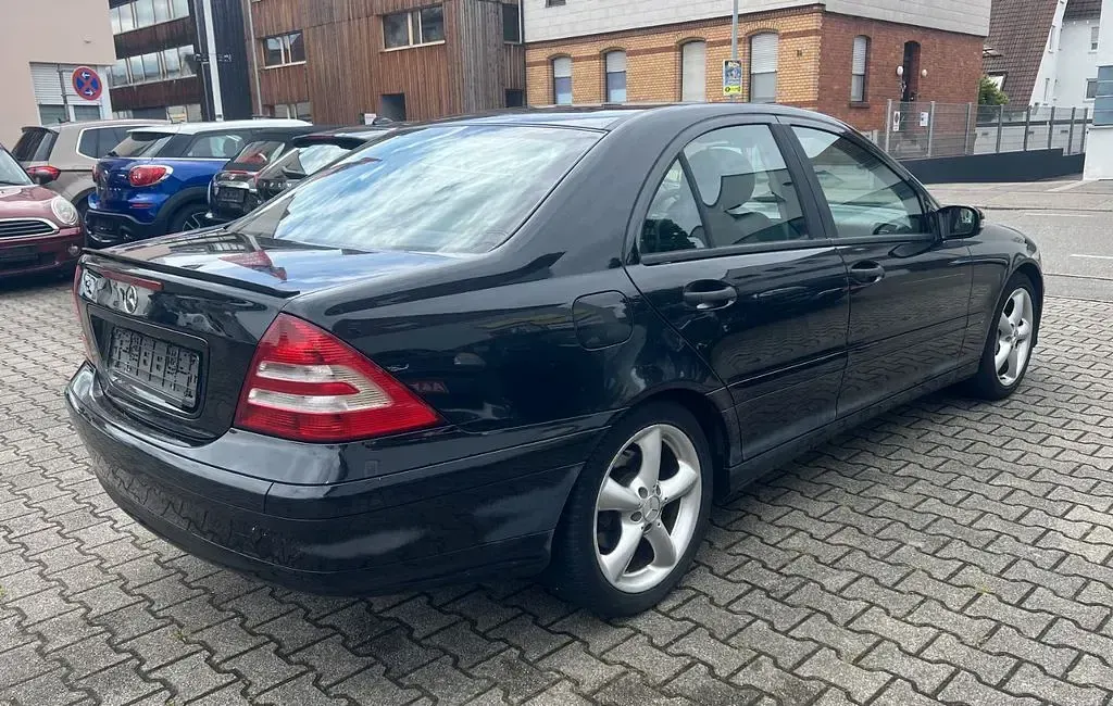 Usata Mercedes C180 143 CV (105 kW) 2006 Nero Berlina