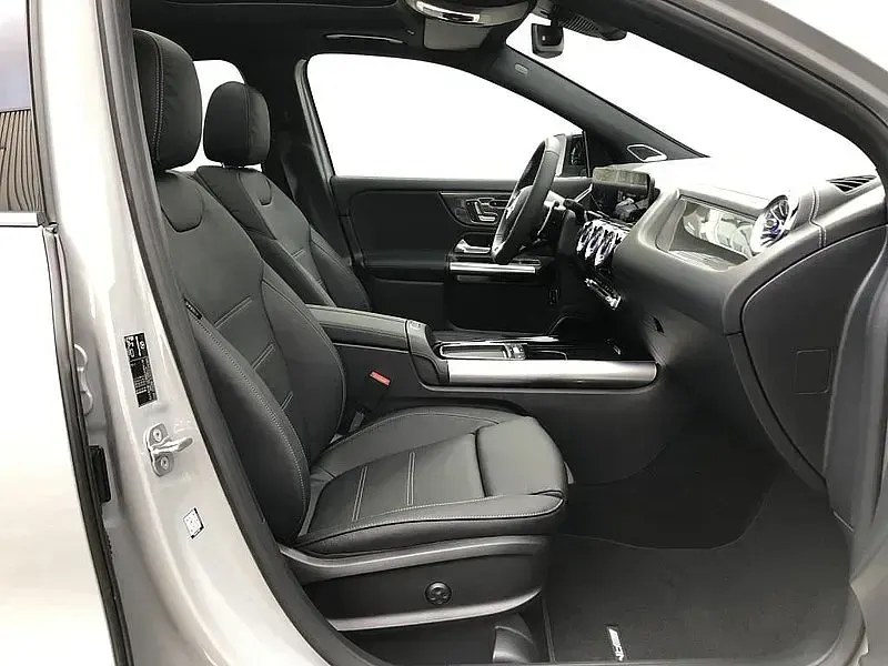Gebraucht Mercedes GLA35 AMG AMG 306 PS (225 kW) 2025 Manufaktur lack manufaktur alpingrau uni SUV