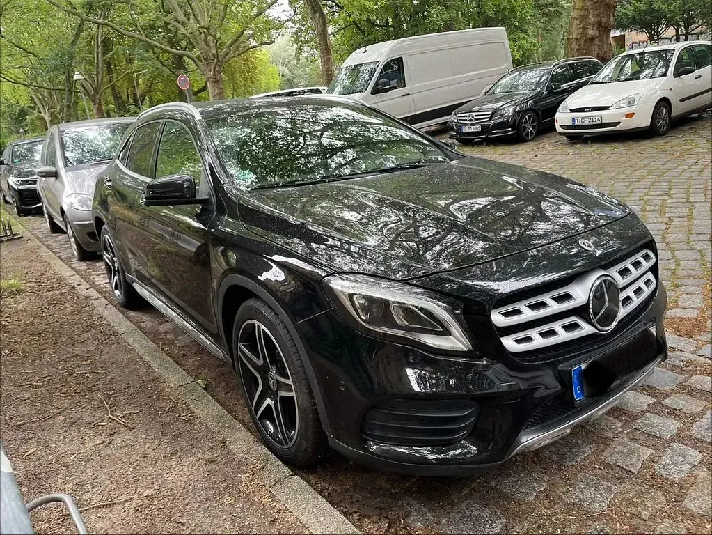 Gebraucht Mercedes GLA200 AMG line 156 PS (114 kW) 2019 Schwarz SUV